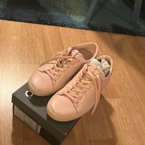 Brand new! Ecco pink sneakers! Size 41